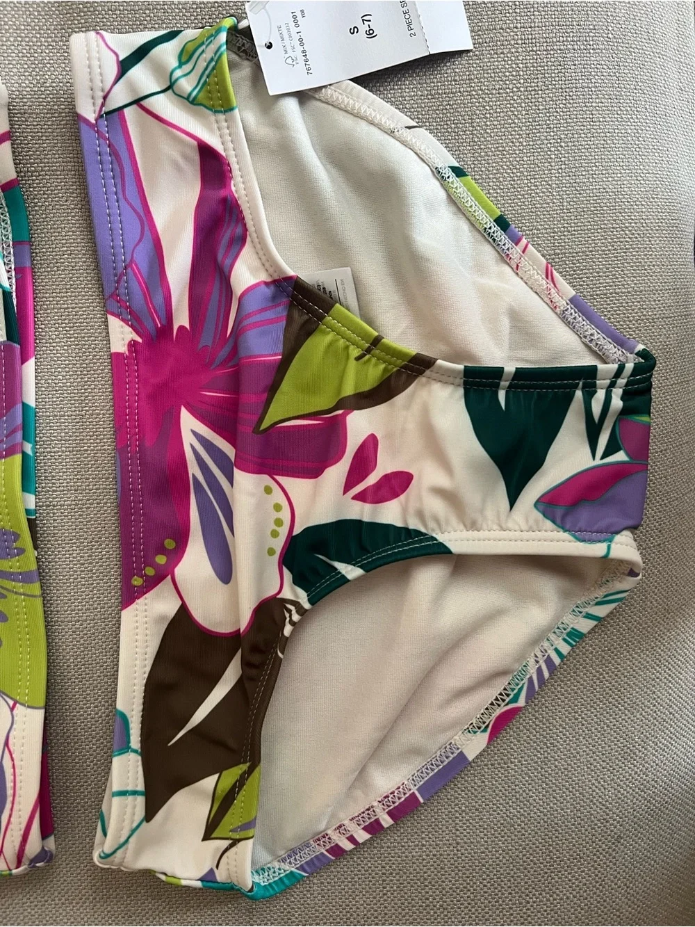 NWT- gap Girls Floral Two-Piece Swim Set Size small 6/7